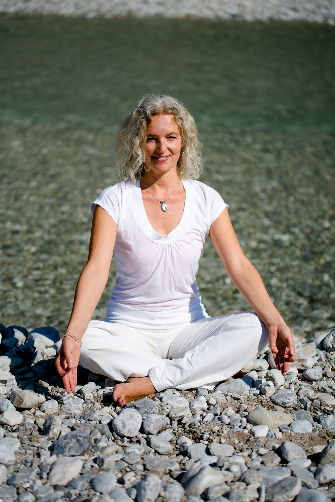 Claudia Brenner Heilmanufaktur Berlin - Wilmersdorf Ayurveda Darmgesundheit Ern&auml;hrung Yogatherapie Yoga &Uuml;ber Mich
